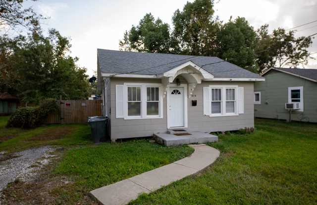 614 17th St photos photos