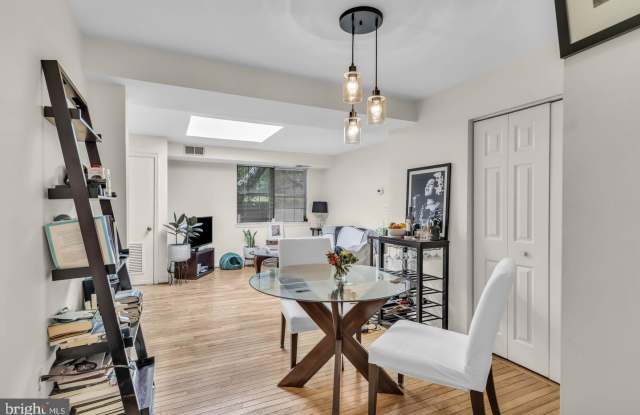 3040 PINEVIEW Court NE Gallery 2