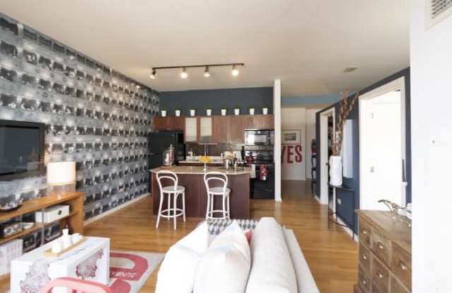 306 S Plymouth Ct. Gallery 2
