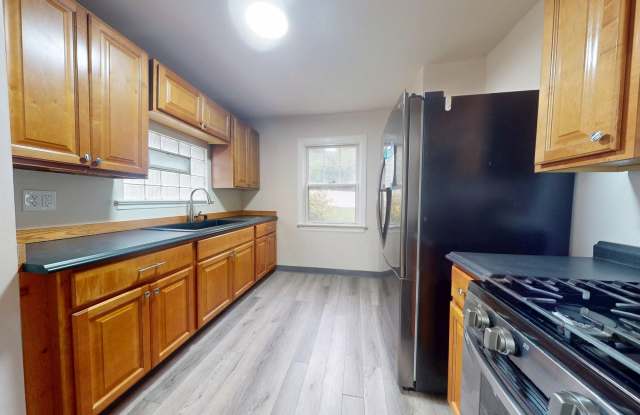Garfield Heights - 3 Bedrooms - Single Family Home Gallery 3