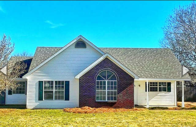 Spring Hollow Drive in Deatsville in Quiet Neighborhood photos photos