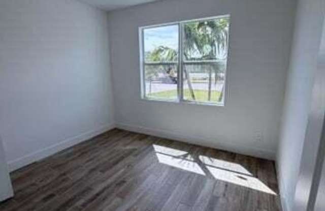 6560 SE PARK TRACE Drive Gallery 4
