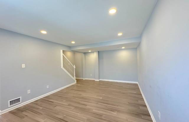 9819 HAGEL Circle Gallery 4