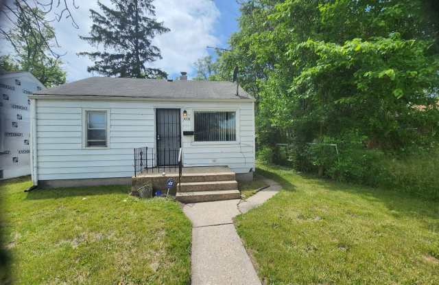 One Level VERY updated Home with (1) Car Garage! Gallery 4