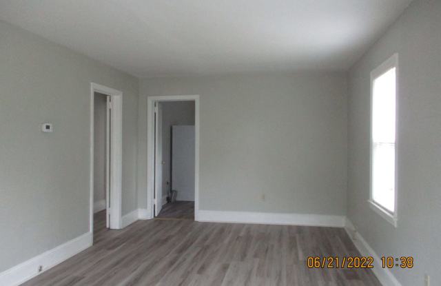 2223-B Ireland Drive Gallery 3