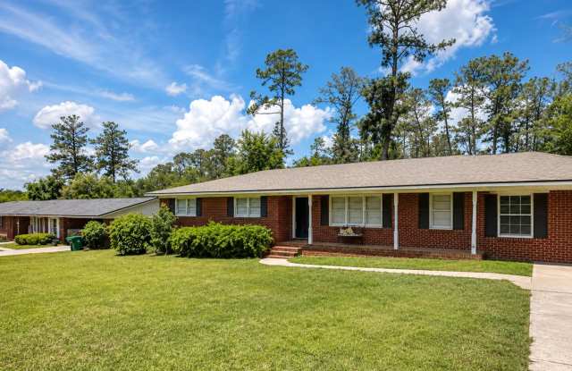 Spacious 3 Bedroom Brick Home with Open Floor Plan, Large Fenced Yard & Carport in Valdosta photos photos