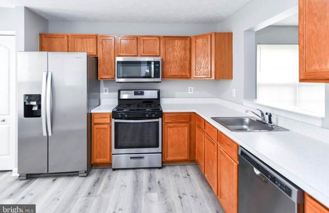 9815 BERRYWOOD COURT Gallery 4
