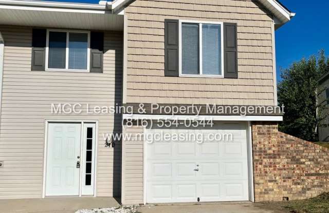 215 NW Monroe St - 215 Northwest Monroe Street, Lee's Summit, MO 64063