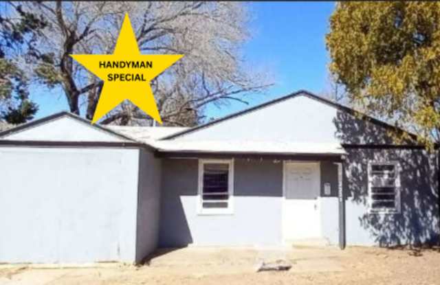 Handyman Special $0 First Month's Rent / “You fix, you SAVE BIG!!” Contact Diane for details: 806 704-3055 ext 2 Gallery 1