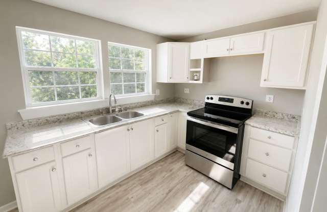 3324 Hollywood Street (4 Bed/2 Bath) Gallery 4