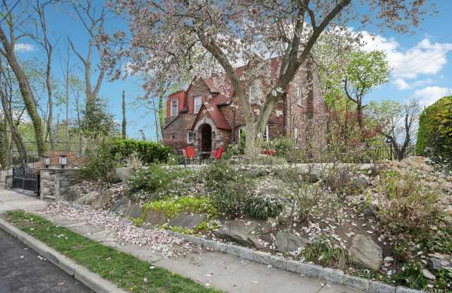 375 Hawthorne Terrace Gallery 3