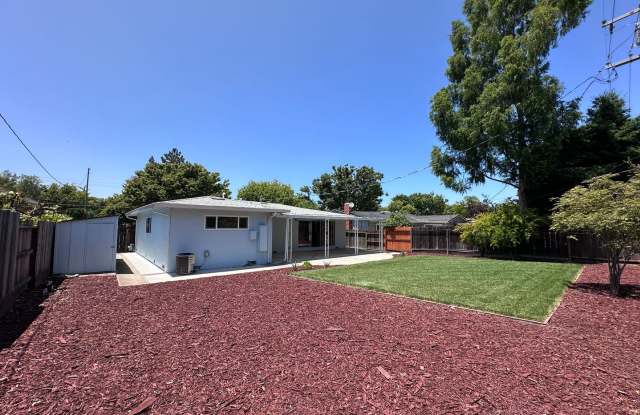 Updated 3/2 SFR w/ AC, BIG yard, move in ready! photos photos