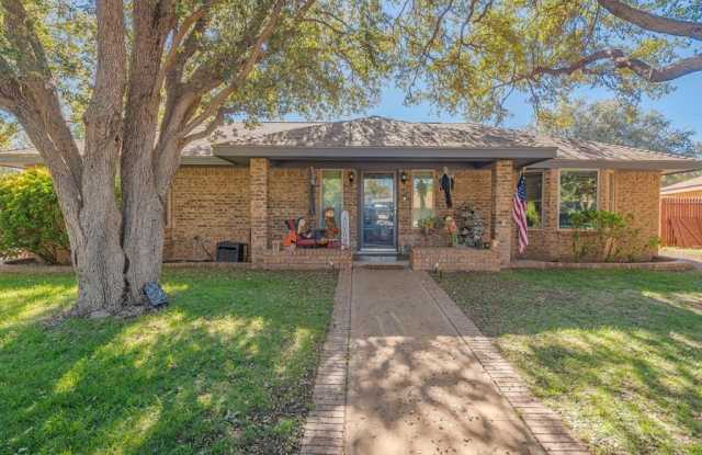 4003 Gleneagles Court photos photos