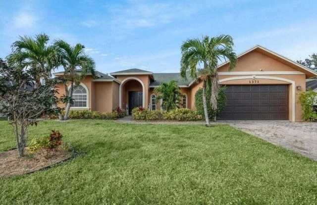 1371 SW Halford Avenue photos photos