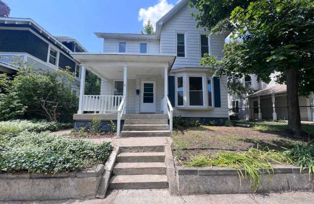 Single Family Home Located Near Medical Mile!! photos photos