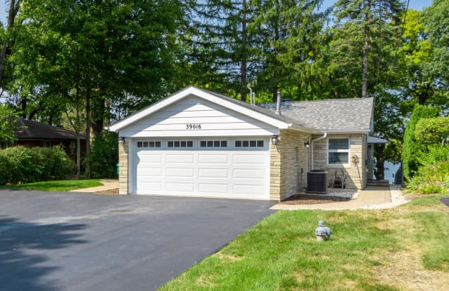 39016 North Cedar Crest Drive - 39016 North Cedarcrest Drive, Lake County, IL 60046