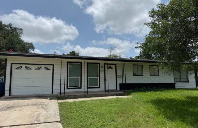 Updated 3-Bedroom Home with No Carpet & Modern Finishes photos photos Updated 3-Bedroom Home with No Carpet & Modern Finishes photos photos