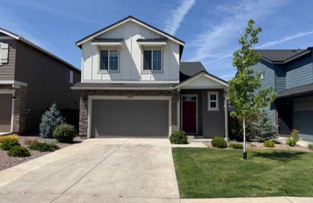 SE Bend neighborhood with community pool photos photos