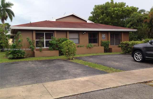 460 NE 136th St - 460 Northeast 136th Street, North Miami, FL 33161