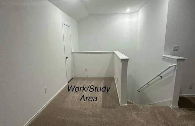 Room in 4 Bedroom Home at Pickerel St Gallery 4