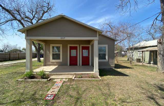 Updated 1926 Craftsman Style 3/1 / Cute Front Porch / No Capet / NBISD photos photos