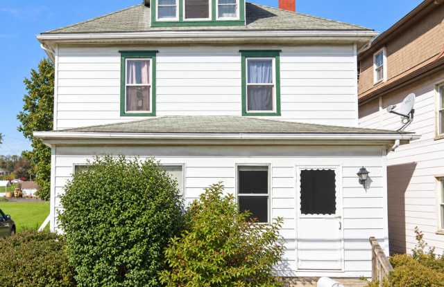 Available Now! Spacious 3-Bedroom Shamokin Dam Home with Garage, Yard & Enclosed Porch Gallery 1