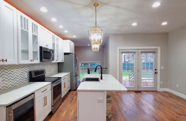 4-bedroom 3-bathroom home minutes to Downtown Traverse City photos photos