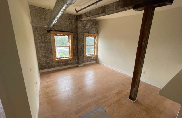 833 Broadway Gallery 4