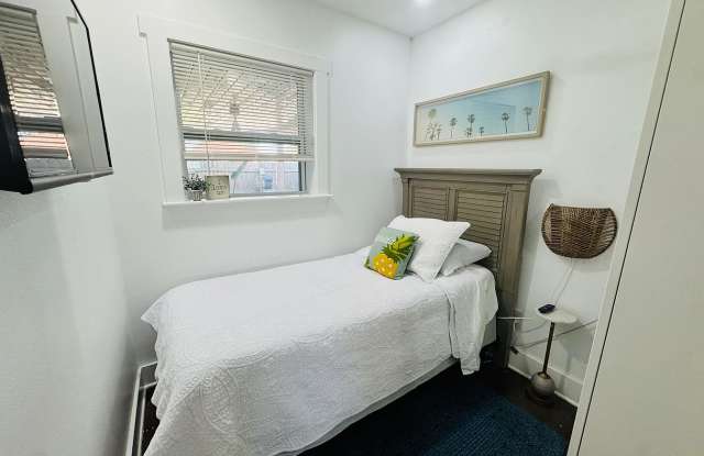 4211 South Drexel Avenue Gallery 2