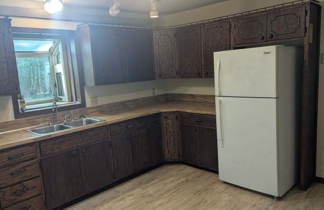 2-bedroom 1-bath home available Nov 1st! Gallery 3