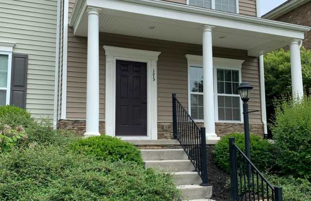 2 Bedroom, 2.5 Bath Townhouse with detached one-car garage Gallery 4