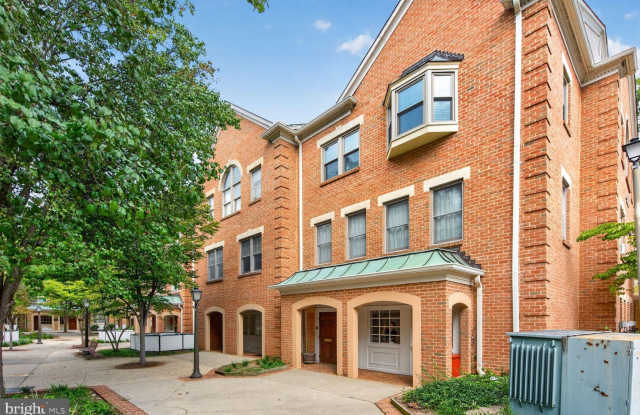 4216 EVERGREEN Lane Gallery 1