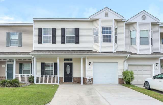 3 bedroom 3.5 bath townhome with garage Gallery 1