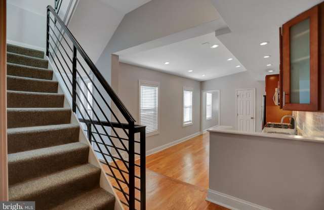 2127 E LOMBARD Street E Gallery 1