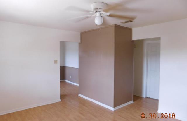 207 North Gallery 2