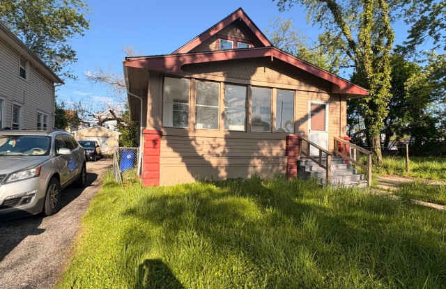 Charming 3 - Bedroom Property in Prime Location photos photos