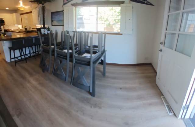 9 bed, 6 bath home that's a stone's throw to Grand Ave entrance Gallery 3