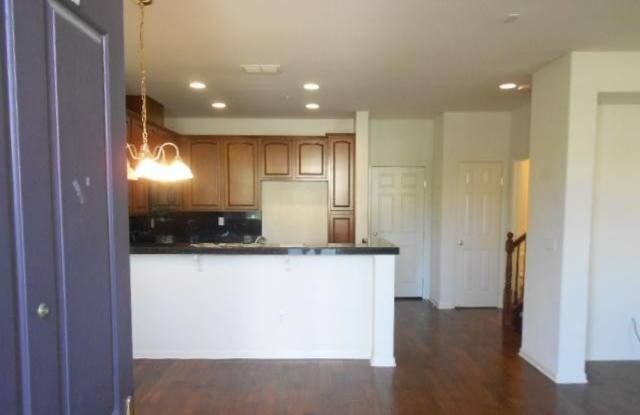 Gorgeous Turn Key Corner Condo In The Heart Of Natomas! Gallery 4