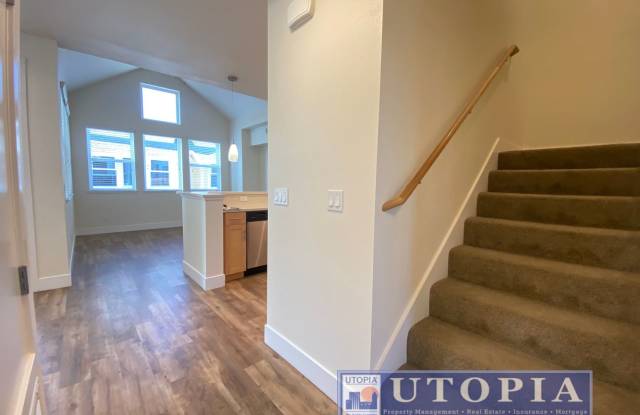 Beautiful and Spacious 3-bedroom, 3.5-bathroom Townhouse Located in the heart of Seabright. Gallery 1