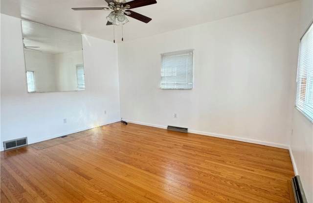 1129 Washington Ave Gallery 2