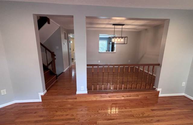 Close to Shady Grove Metro -3 bed + 2 Full+ 2 half baths Gallery 4