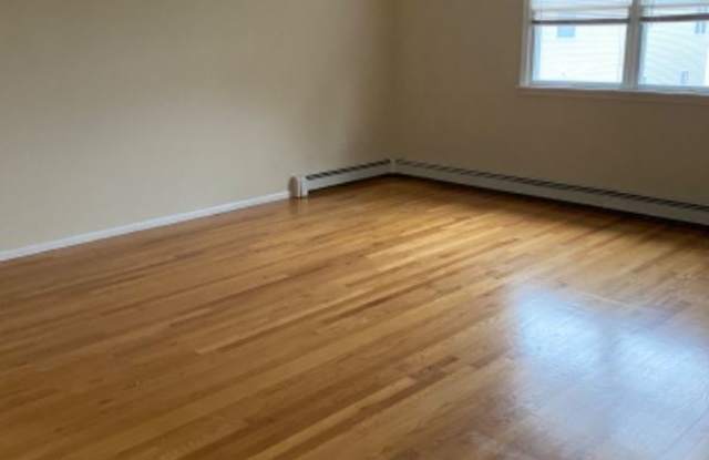 62 stobe Ave - 62 Stobe Avenue, Staten Island, NY 10306
