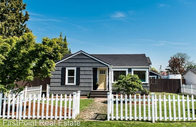 421 10th Street SW - 421 10th Street Southwest, Puyallup, WA 98371