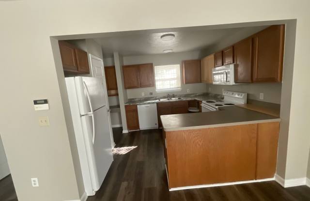 3 Bedroom, 1.5 Bathroom Single House Gallery 4