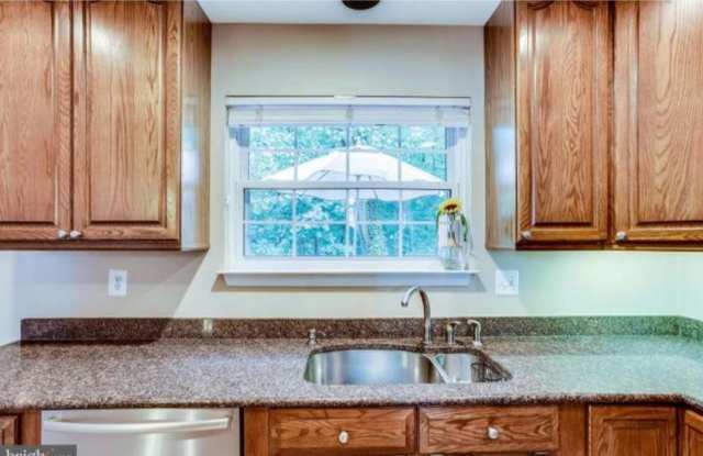 3 Bedroom Townhome in Bowie Estates Gallery 3