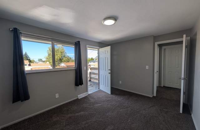 COMFORTABLE 4 BEDROOM TOWNHOME IN AURORA Gallery 4