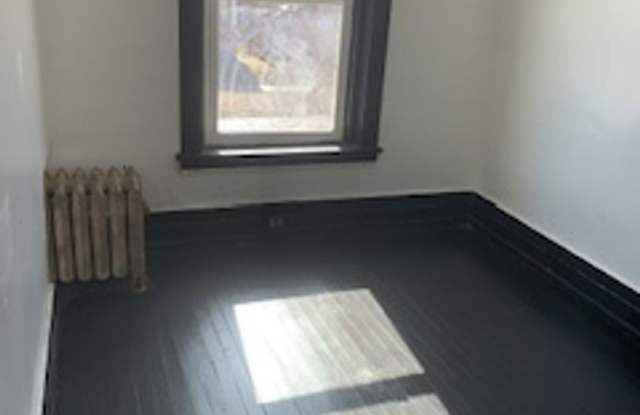 117 1/2 Lafayette Street Gallery 3