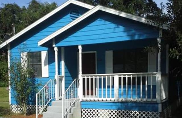 1877 Rosanne Street photos photos