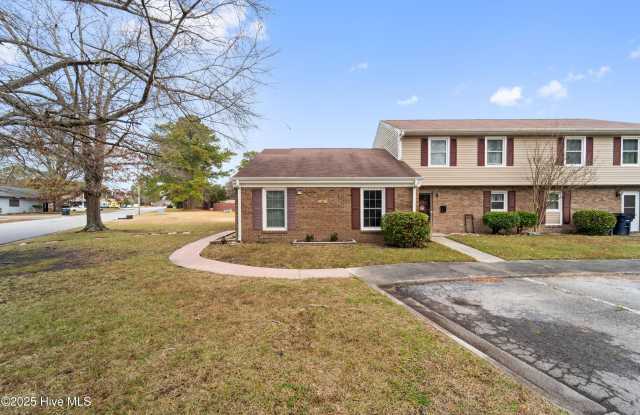 114 Princess Place - 114 Princess Place, Jacksonville, NC 28546