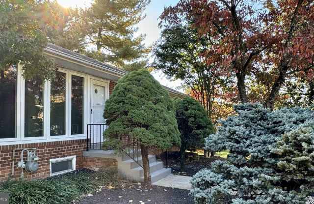 3221 HOLLY HILL Drive Gallery 2